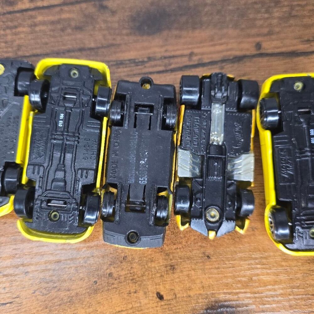 Bundle of 5 Hot wheel cars - Picture 2 of 2